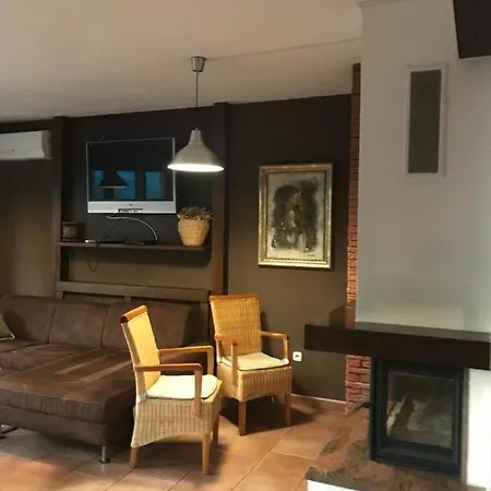 尤特奥多拉酒店 *