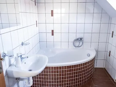 尤特奥多拉酒店